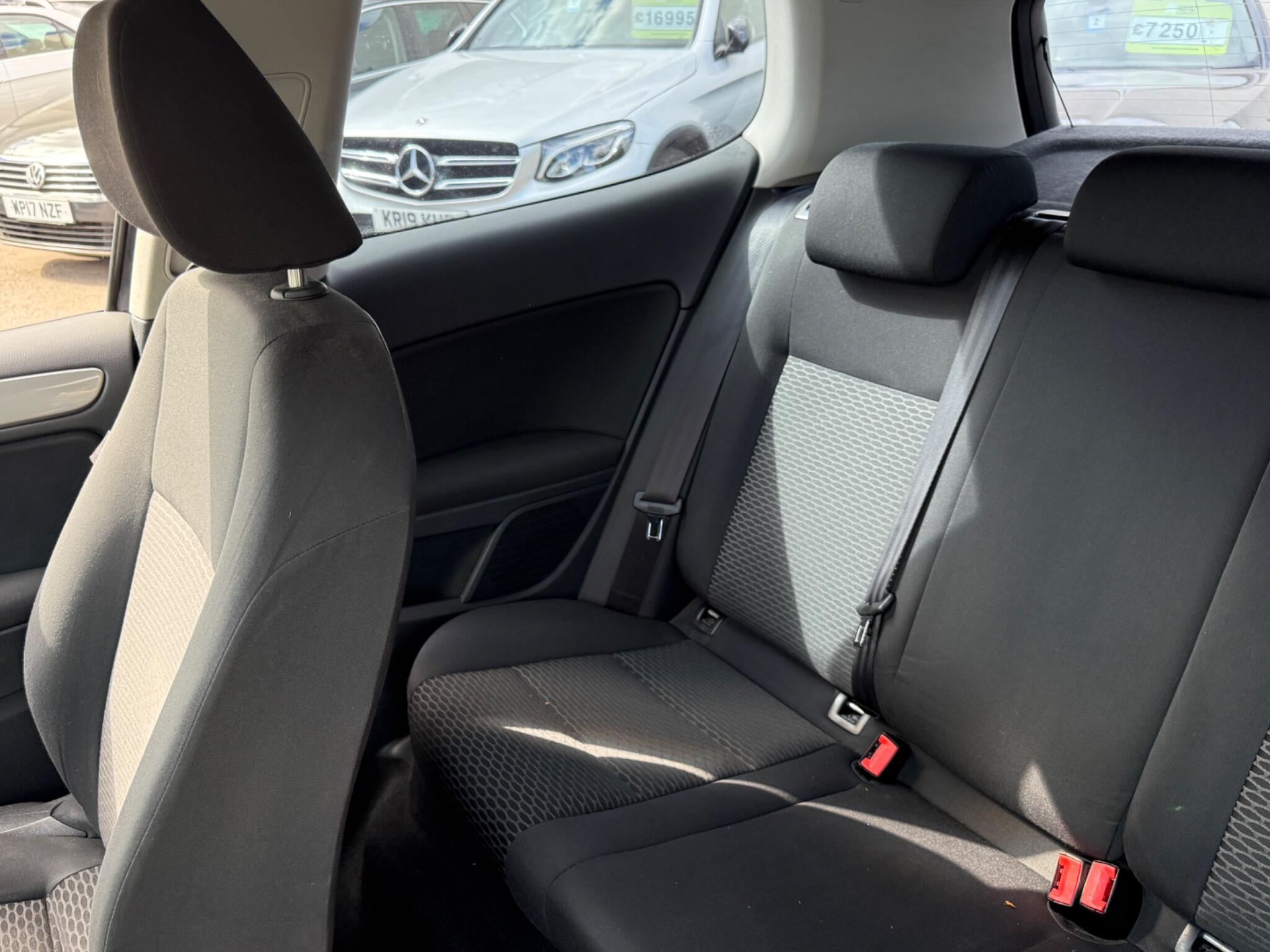 Volkswagen Golf - Image 39