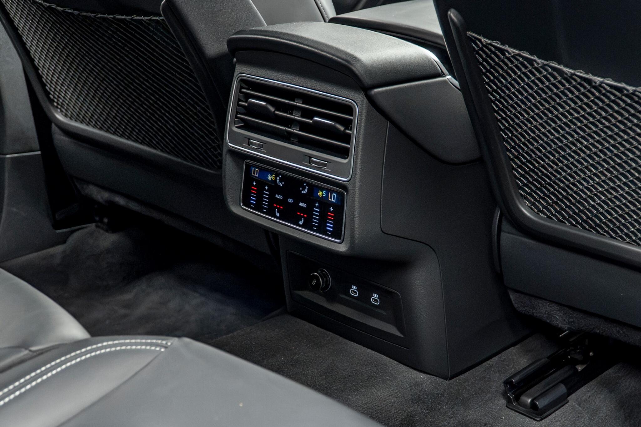 Audi SQ8 view 43