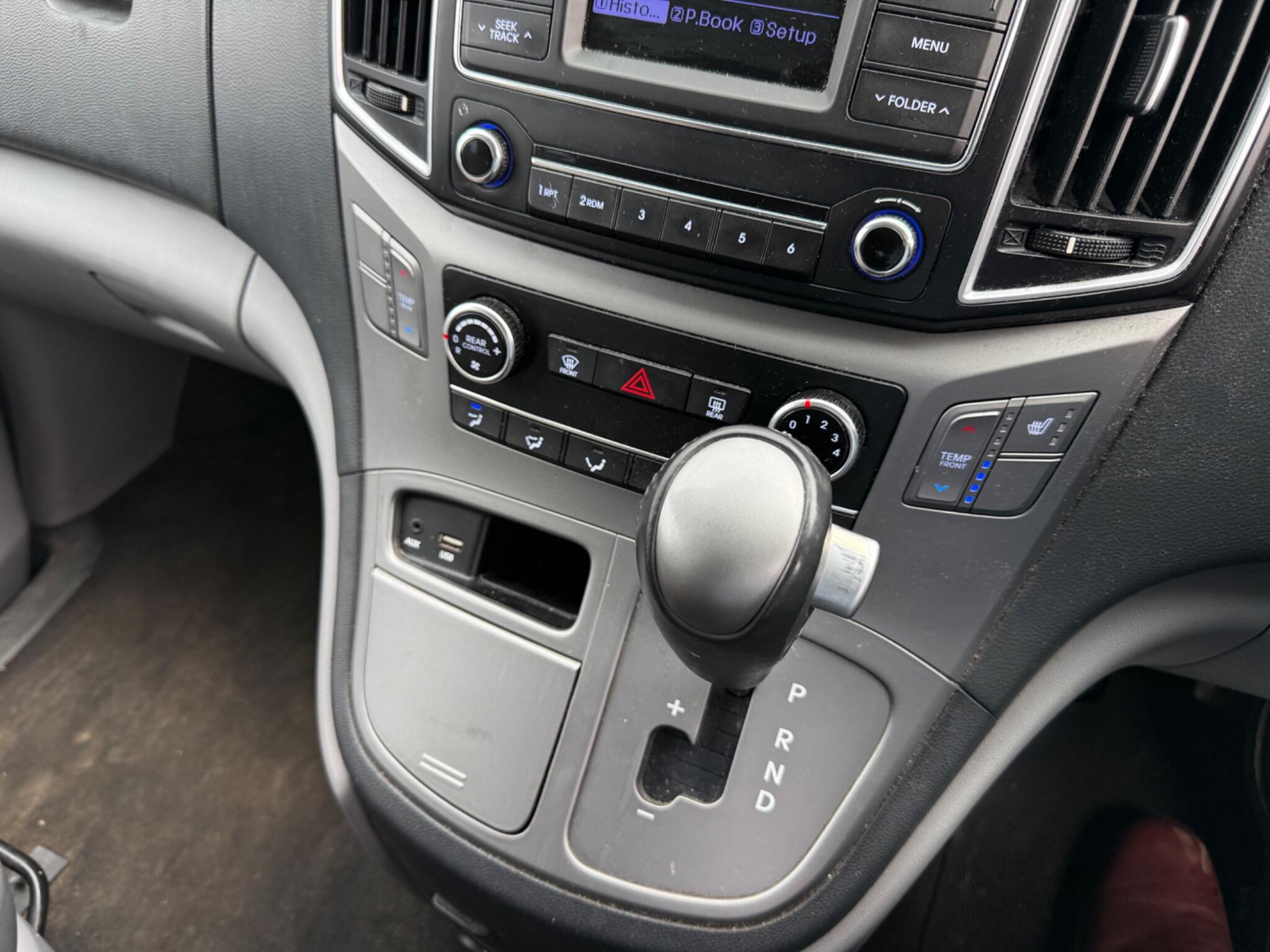 Hyundai i800 2.5 CRDi SE Auto Euro 6 5dr — photo 32 of 100