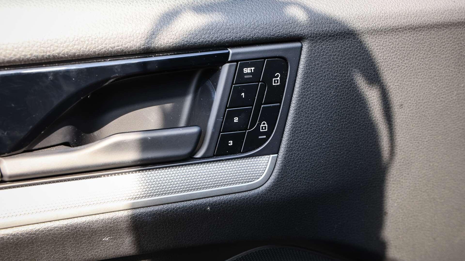 Porsche Cayenne view 26