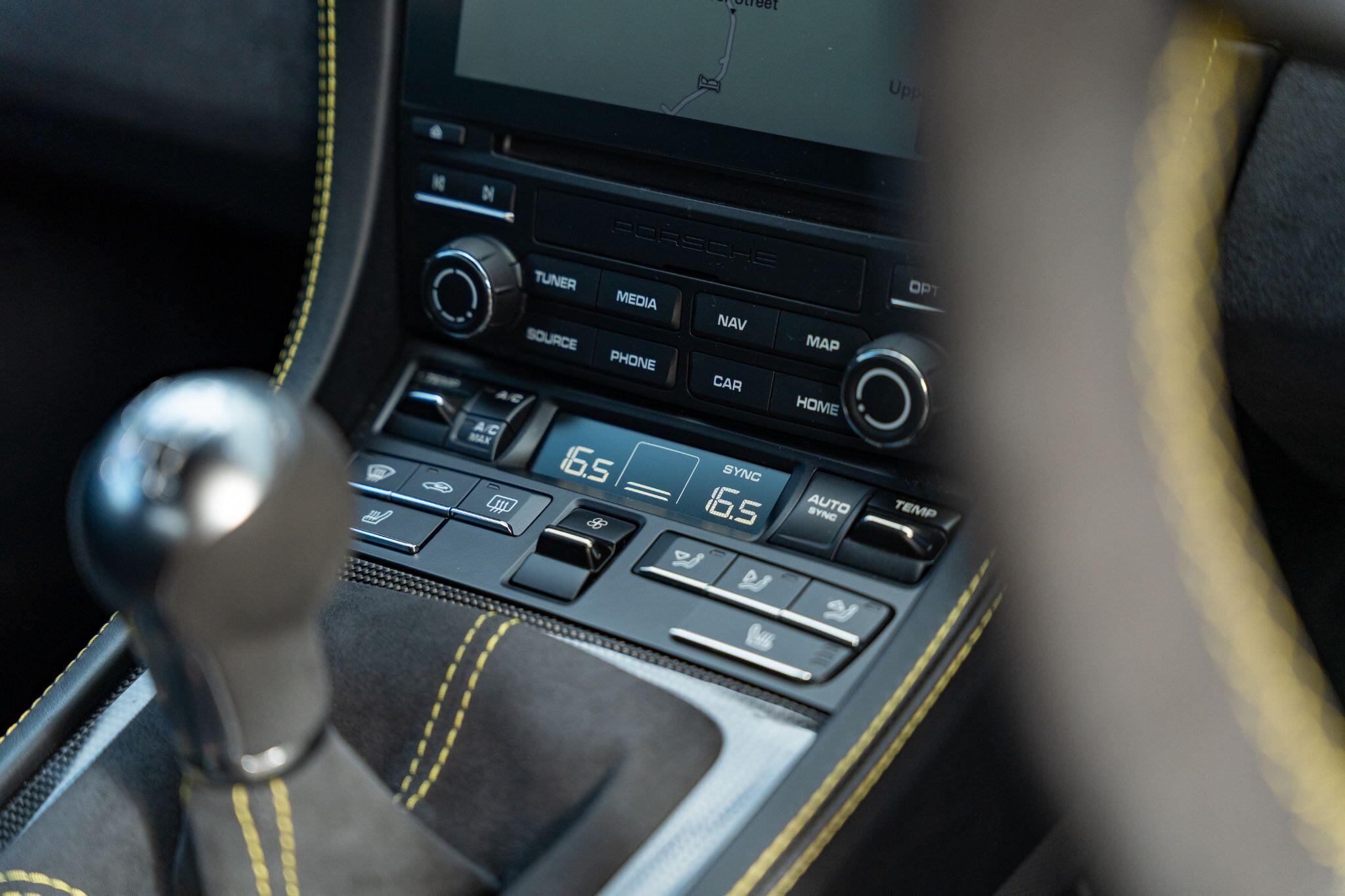 Porsche Cayman view 9
