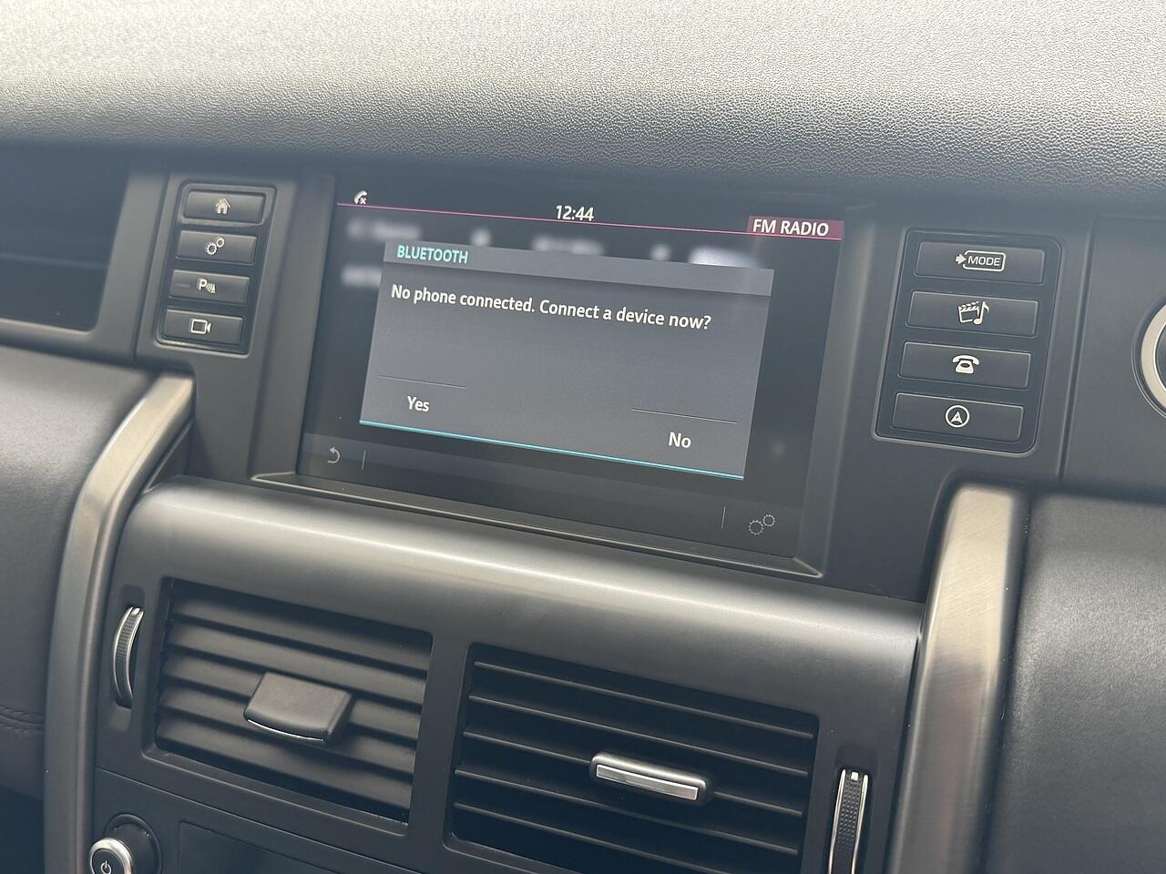 Land Rover Discovery Sport view 20