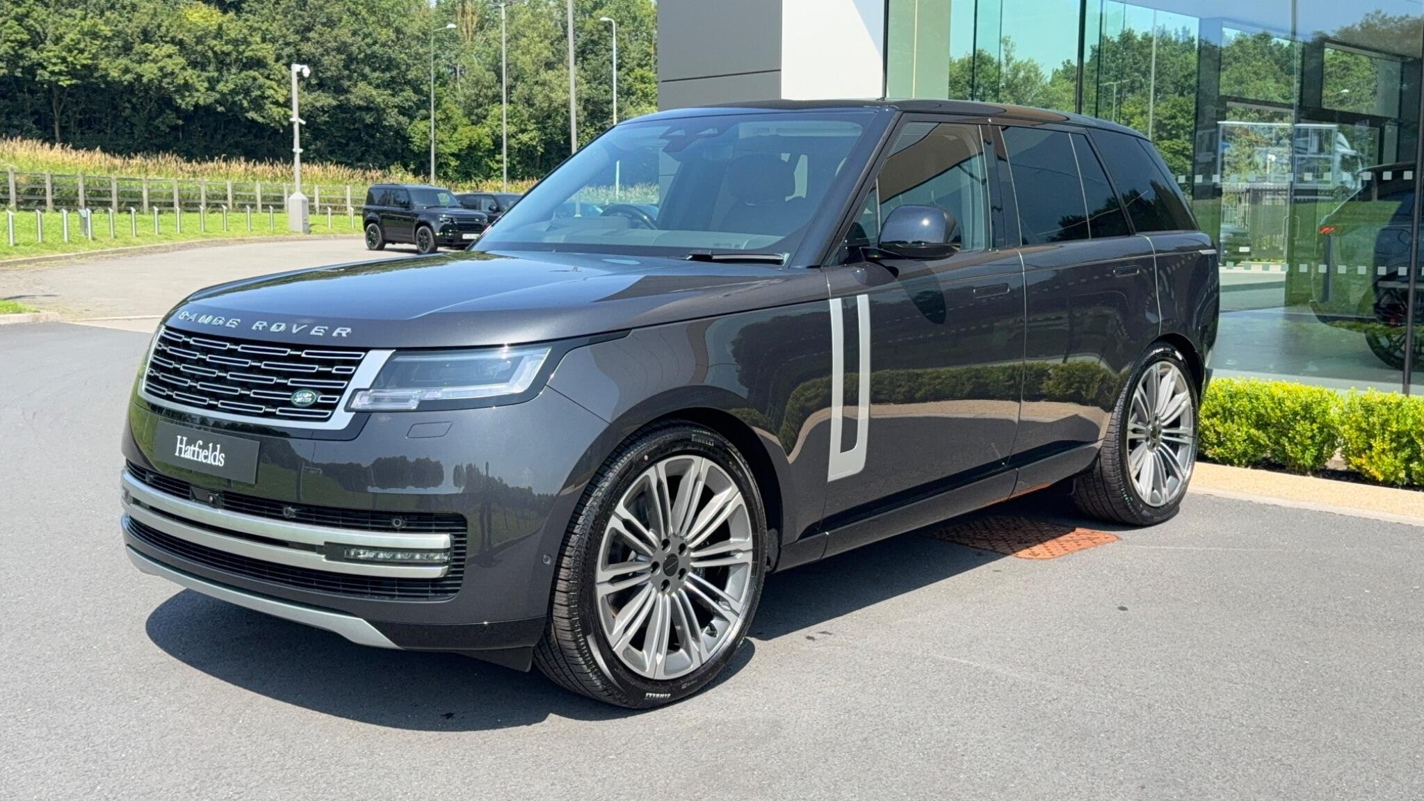 Land Rover Range Rover view 3