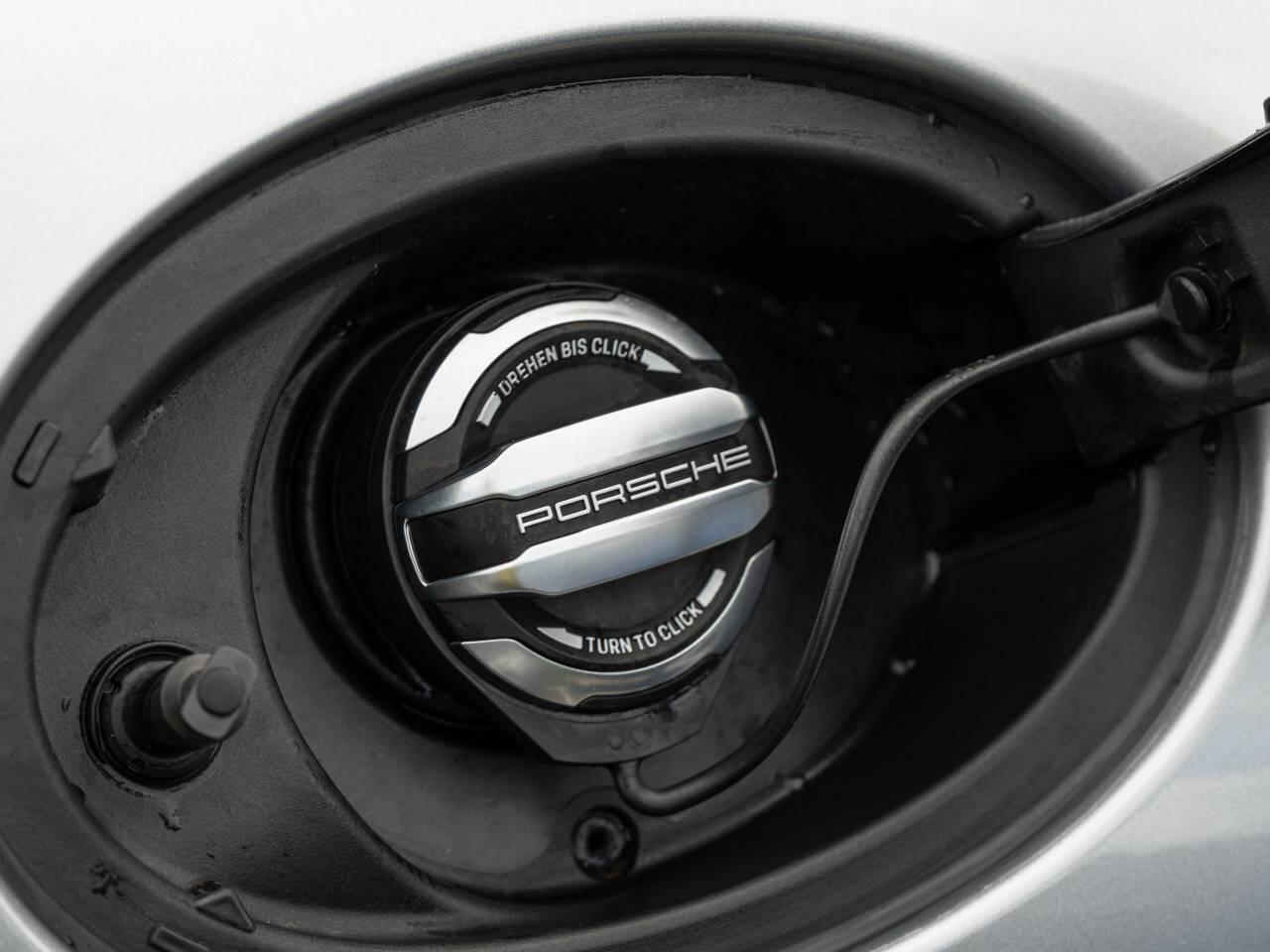 Porsche 911 view 12