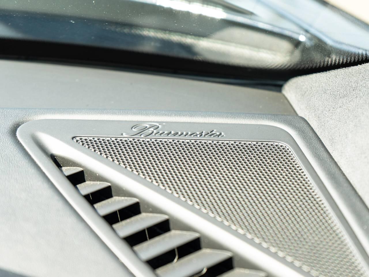 Porsche 911 view 25