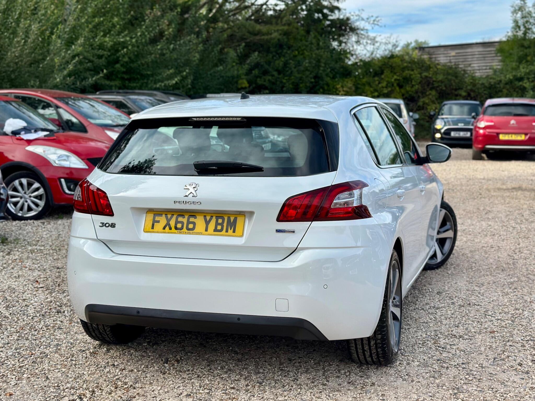 Peugeot 308 view 13