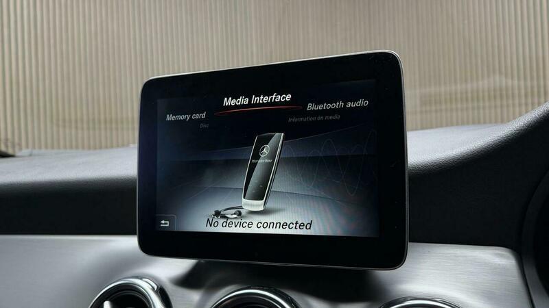 Mercedes-Benz GLA view 21