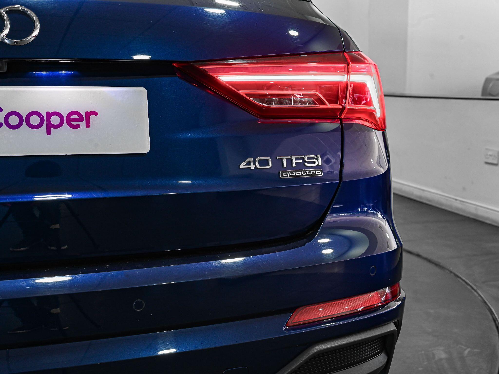 Audi Q3 view 21