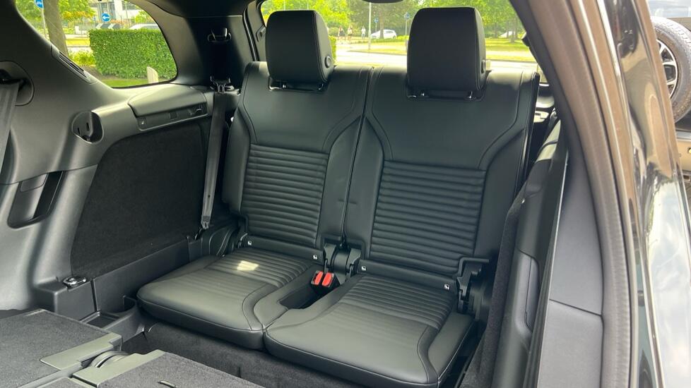 Land Rover Discovery view 22
