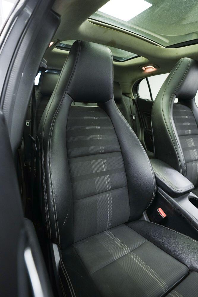 Mercedes-Benz Gla view 10