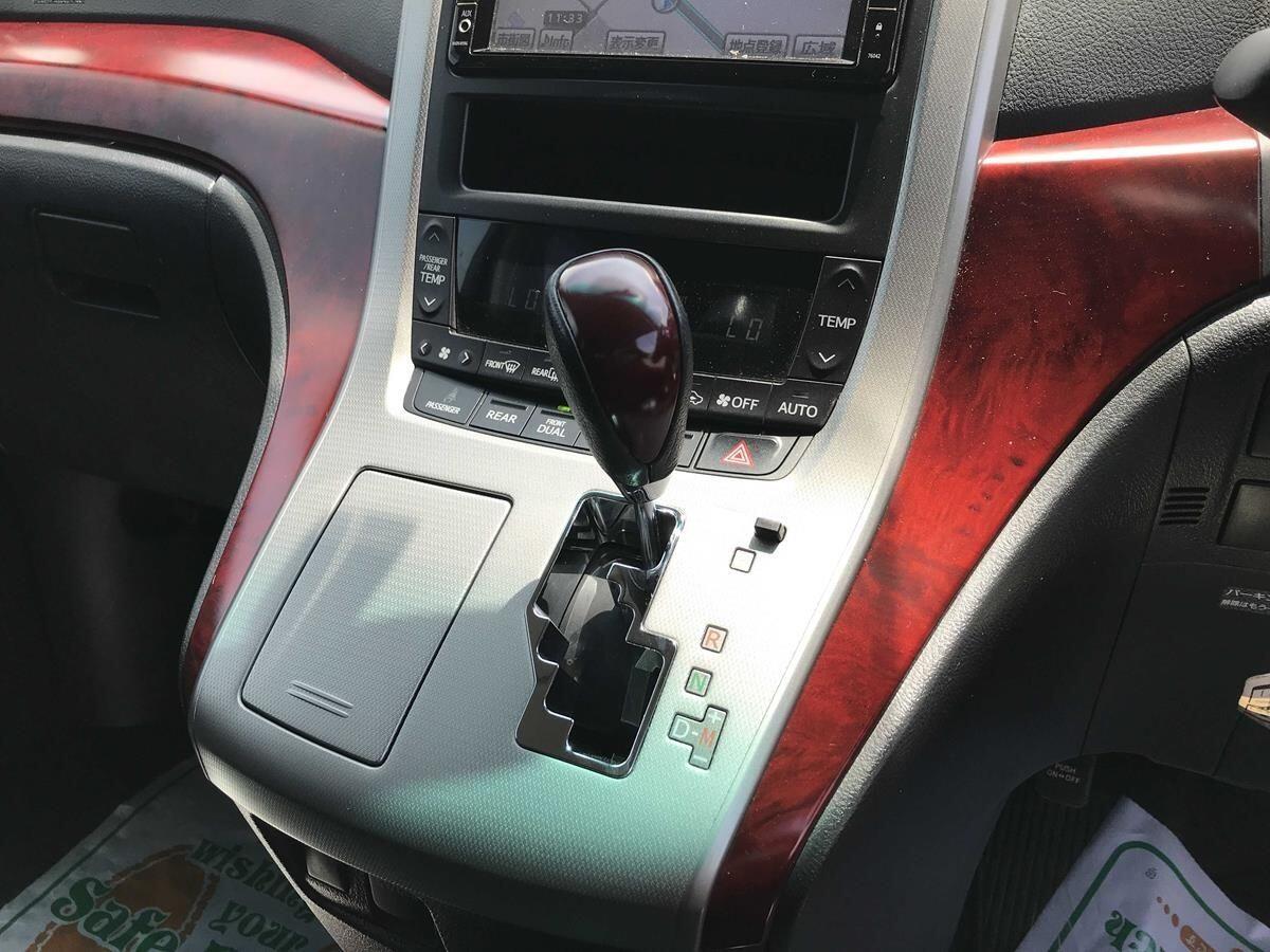 Toyota Alphard view 17