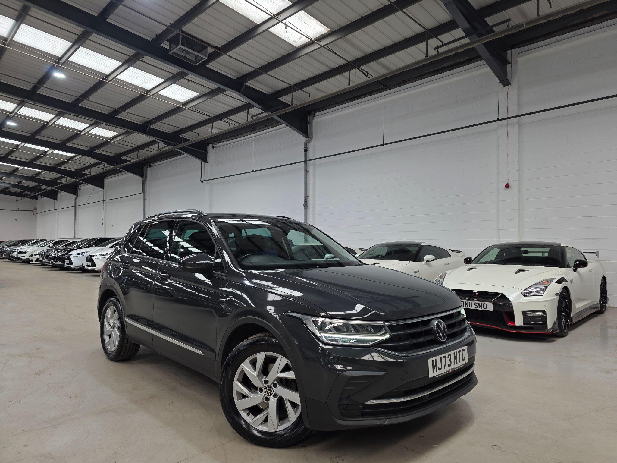 Volkswagen Tiguan view 3