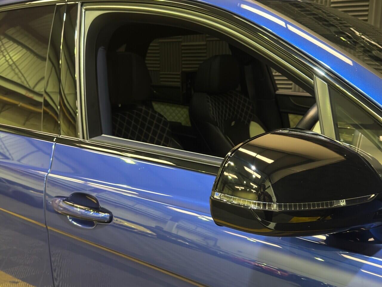 Bentley Bentayga view 7