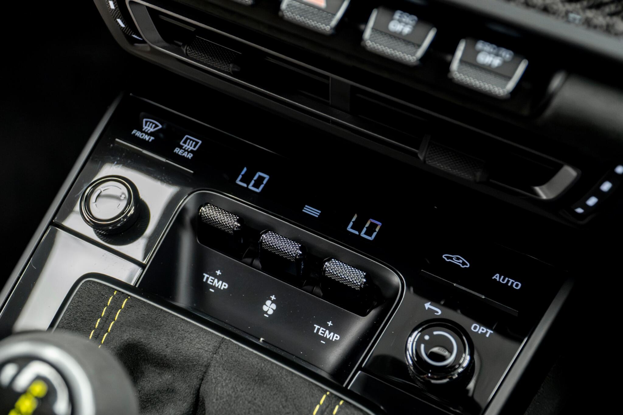 Porsche 911 view 45