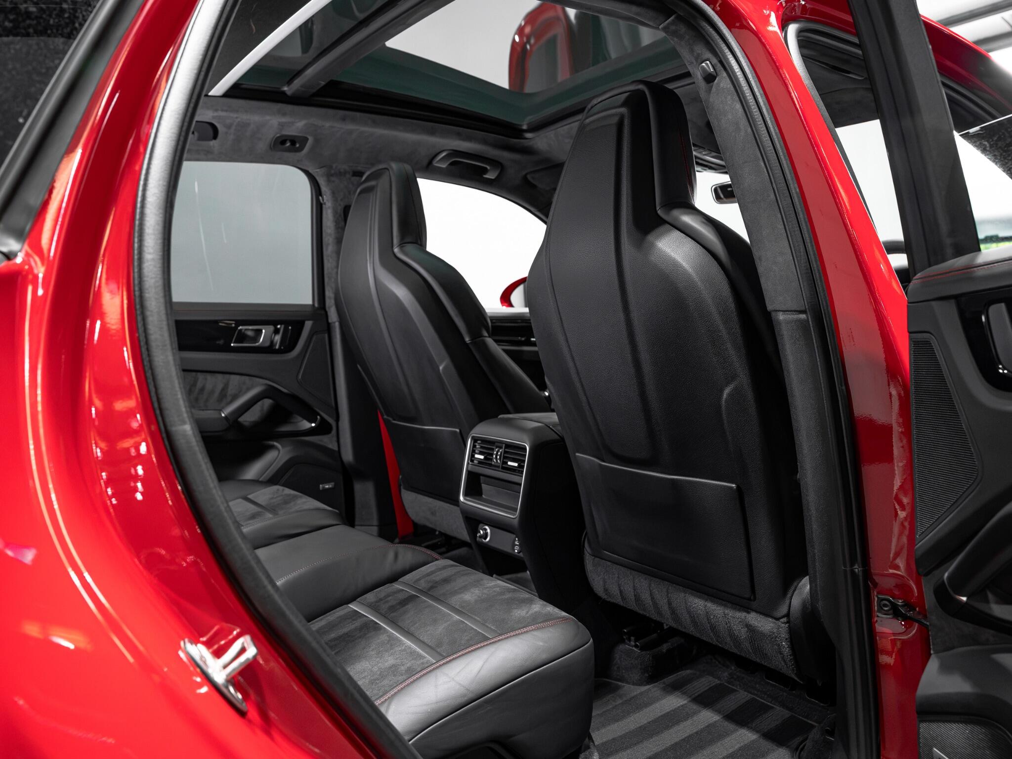 Porsche Cayenne view 25