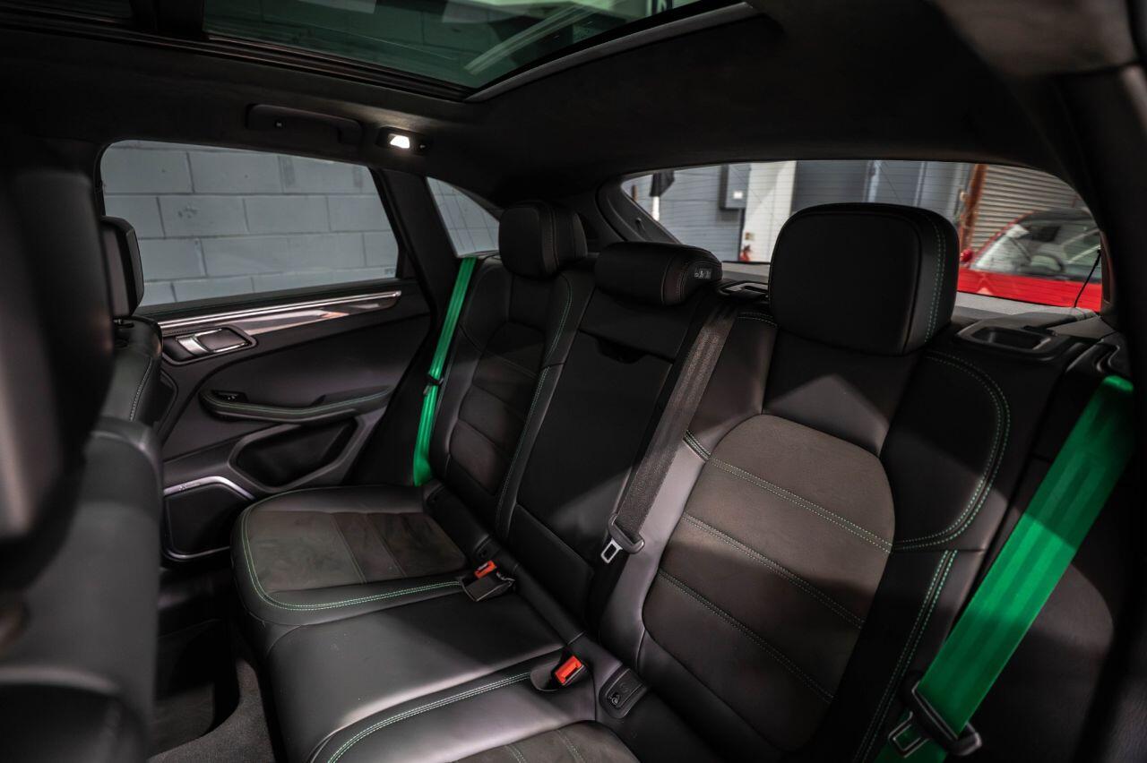Porsche Macan view 33