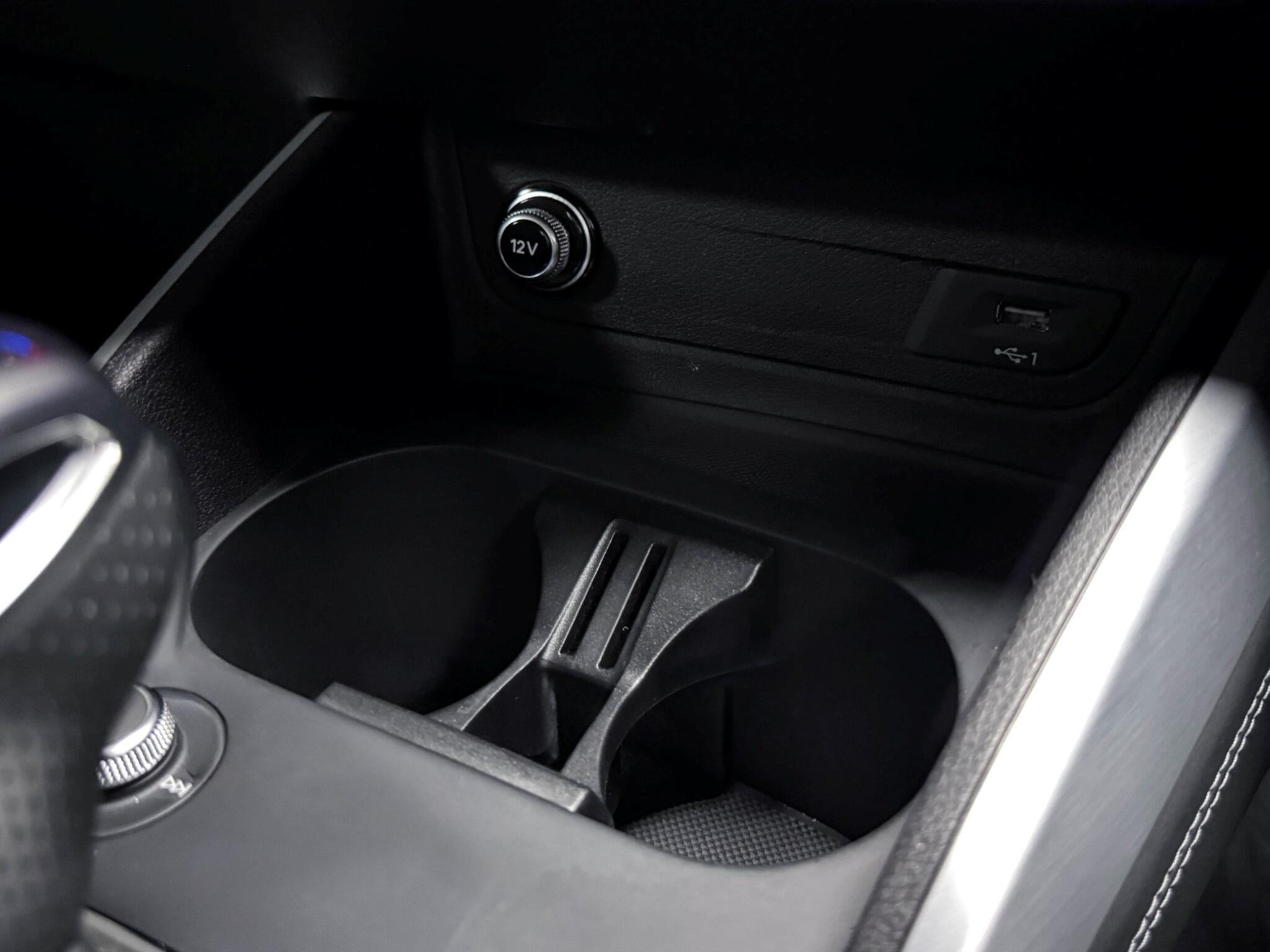 Audi SQ2 view 33