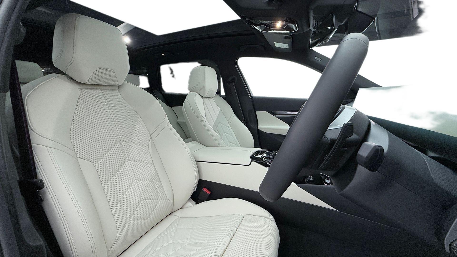 BMW 5 Series view 11