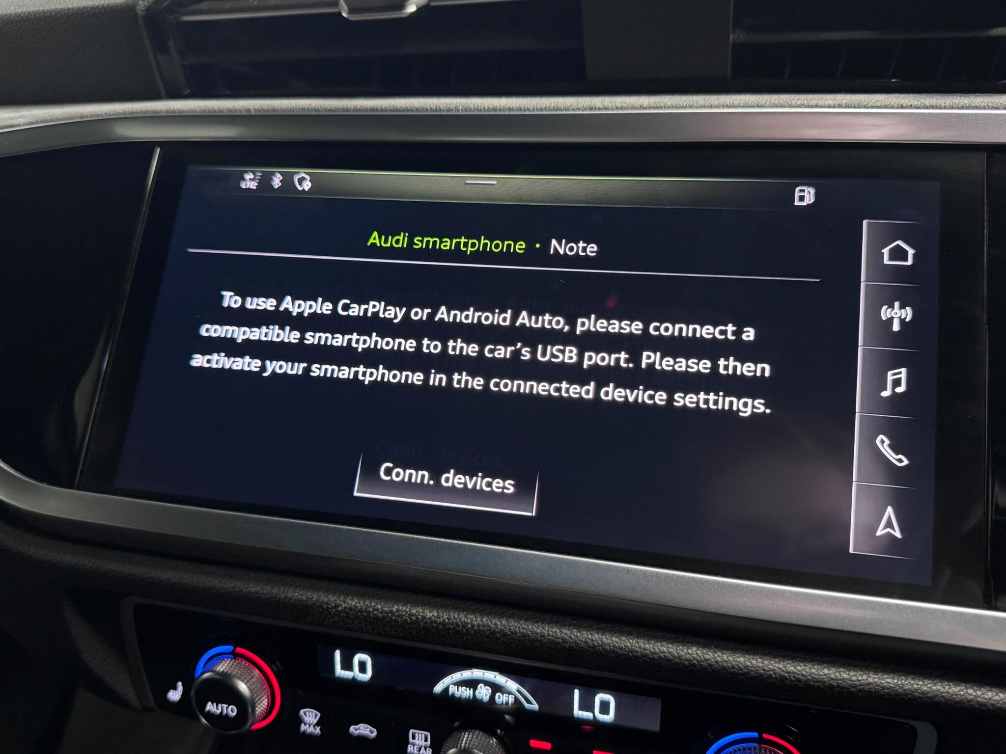 Audi Q3 view 11
