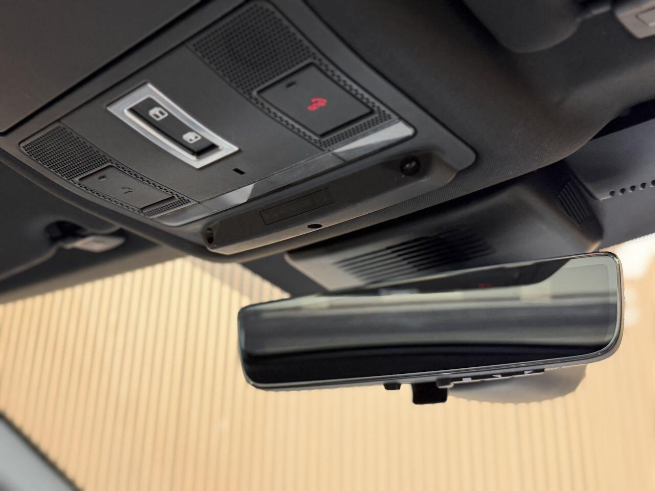 Land Rover Discovery Sport view 43
