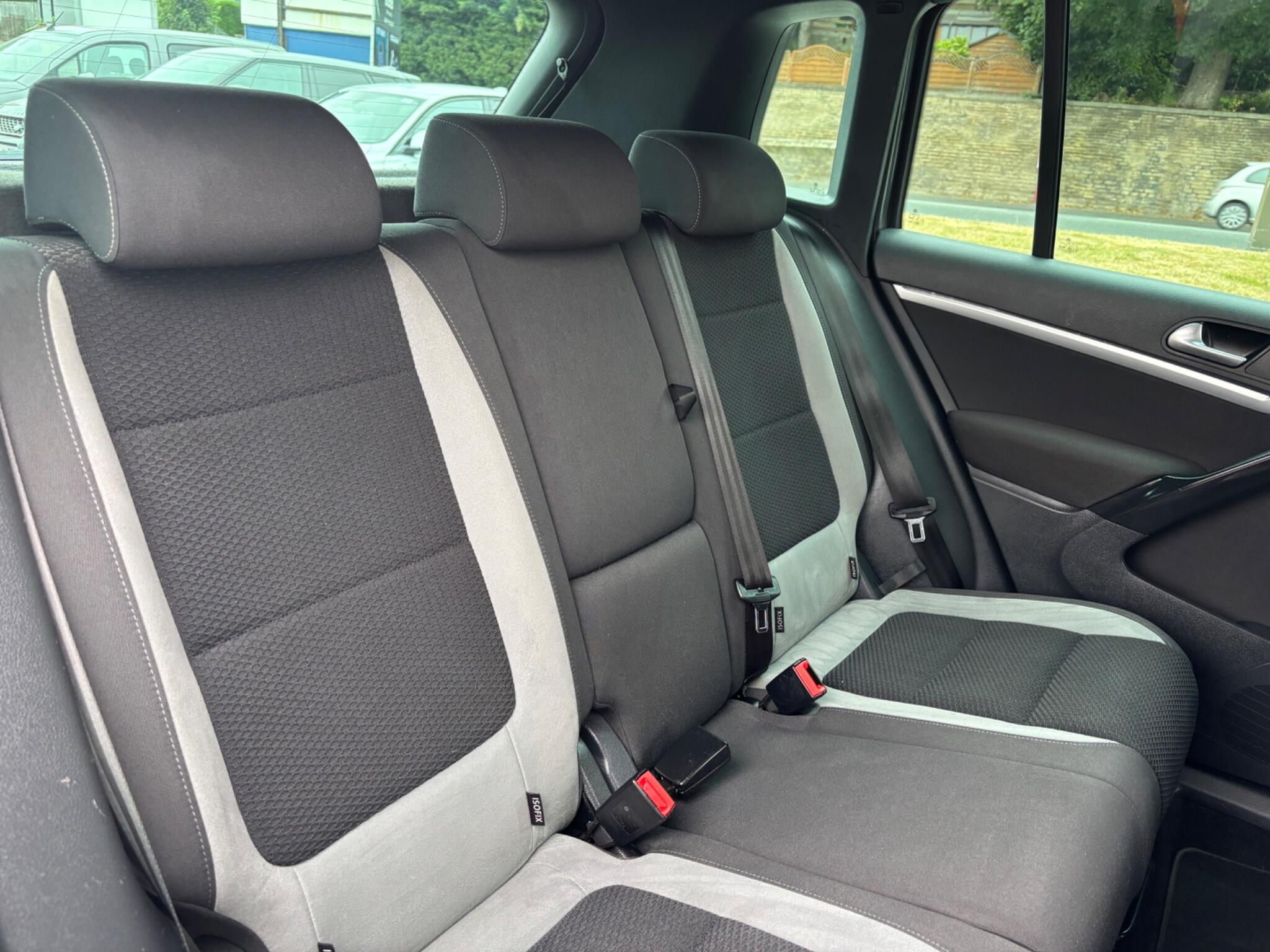 Volkswagen Tiguan view 17