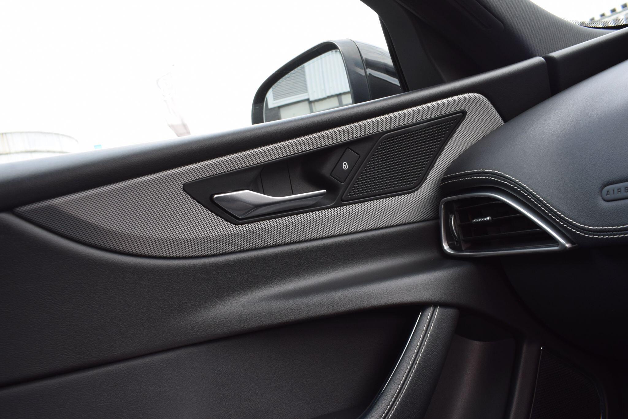 Jaguar Xe view 24