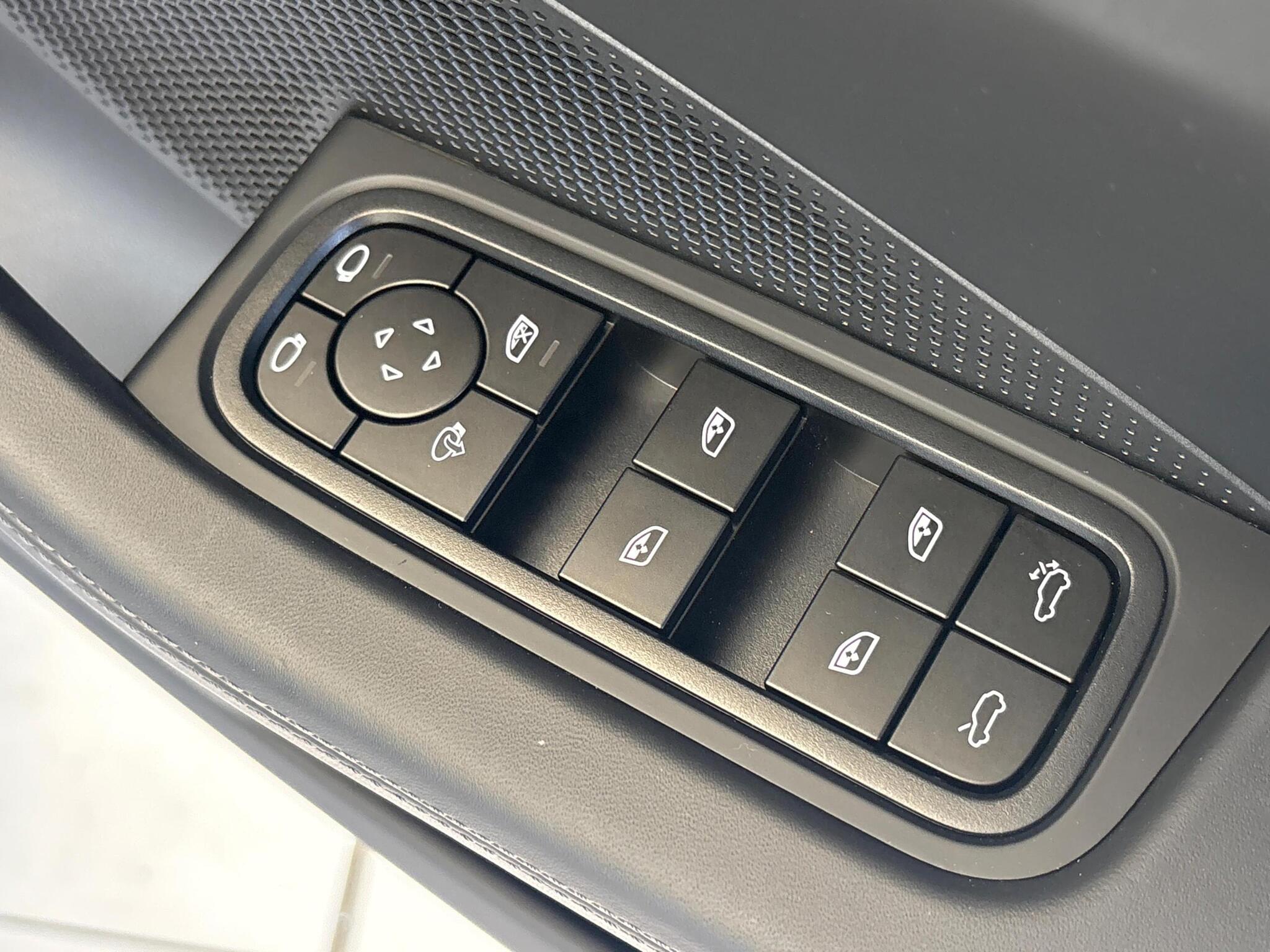 Porsche Macan view 35