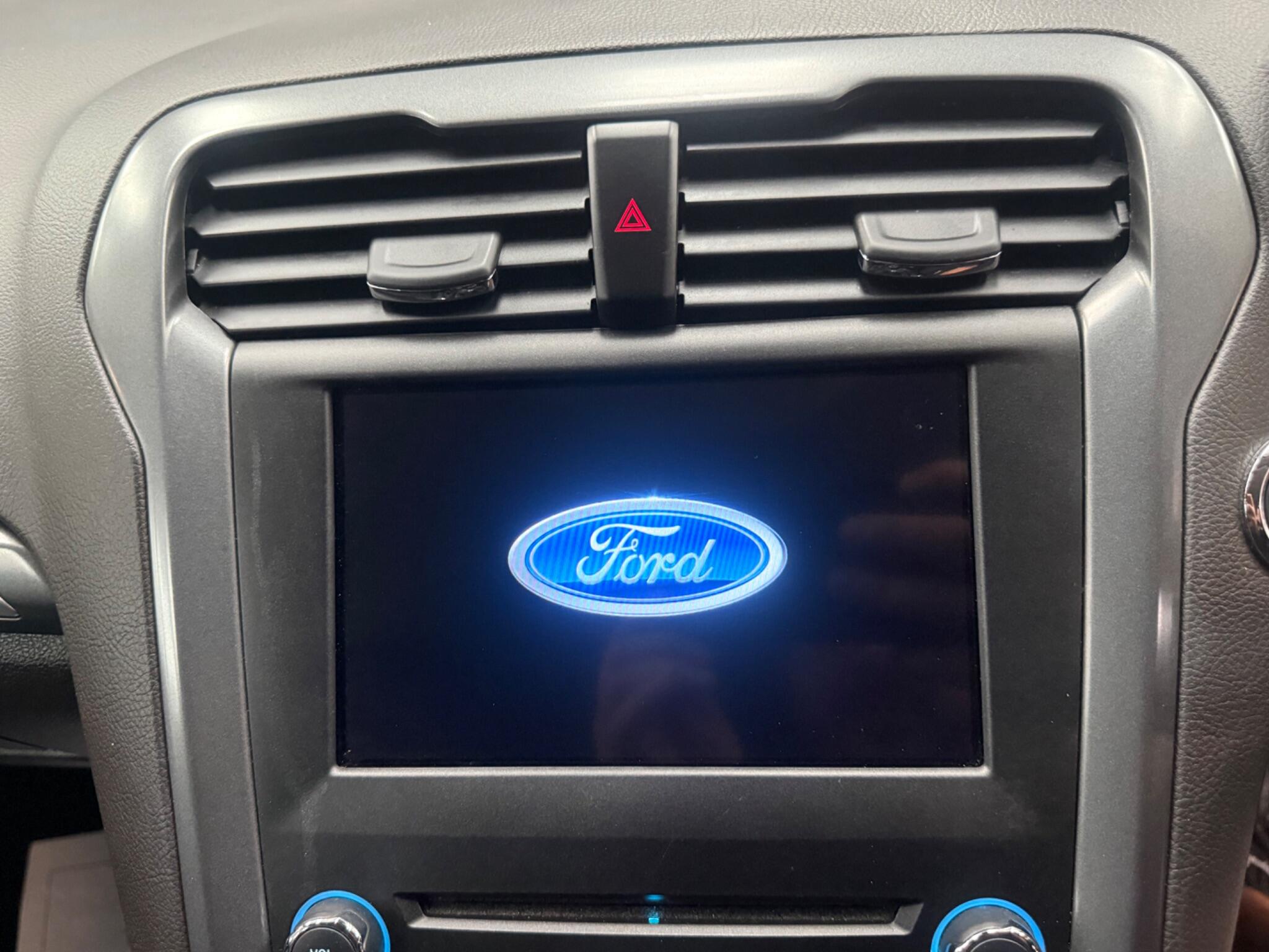 Ford Mondeo view 21