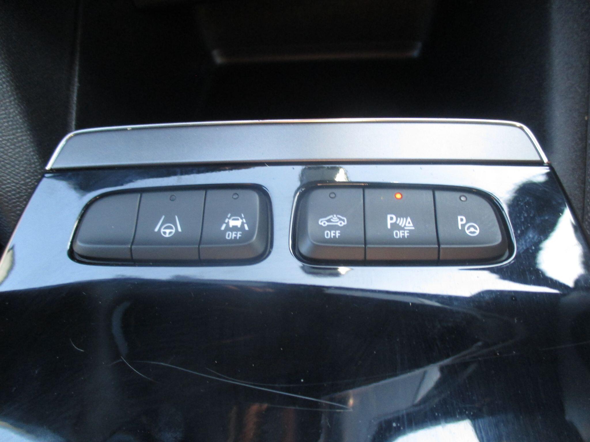 Vauxhall Mokka Electric view 38
