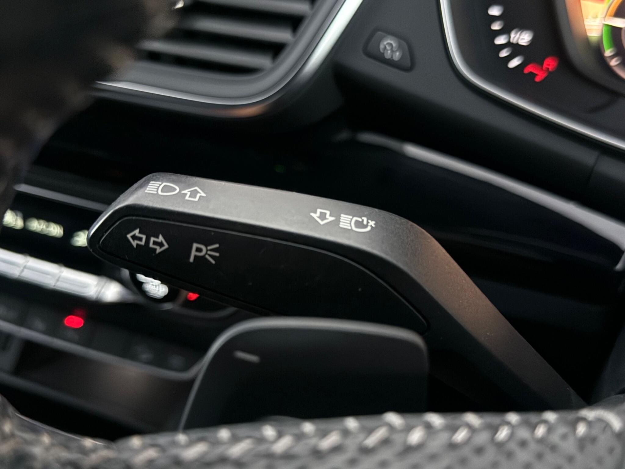 Audi Q5 view 16