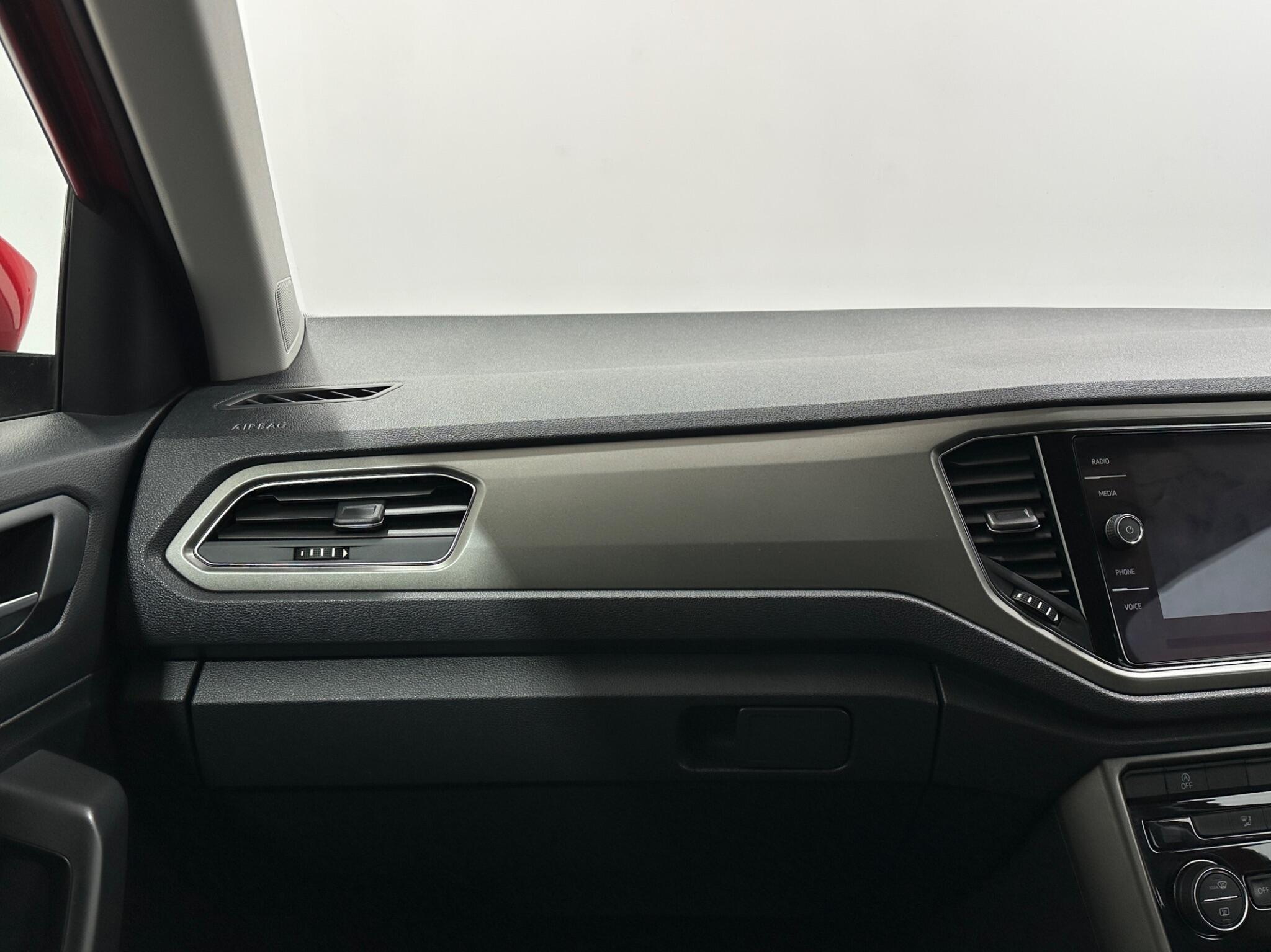 Volkswagen T-Roc view 26