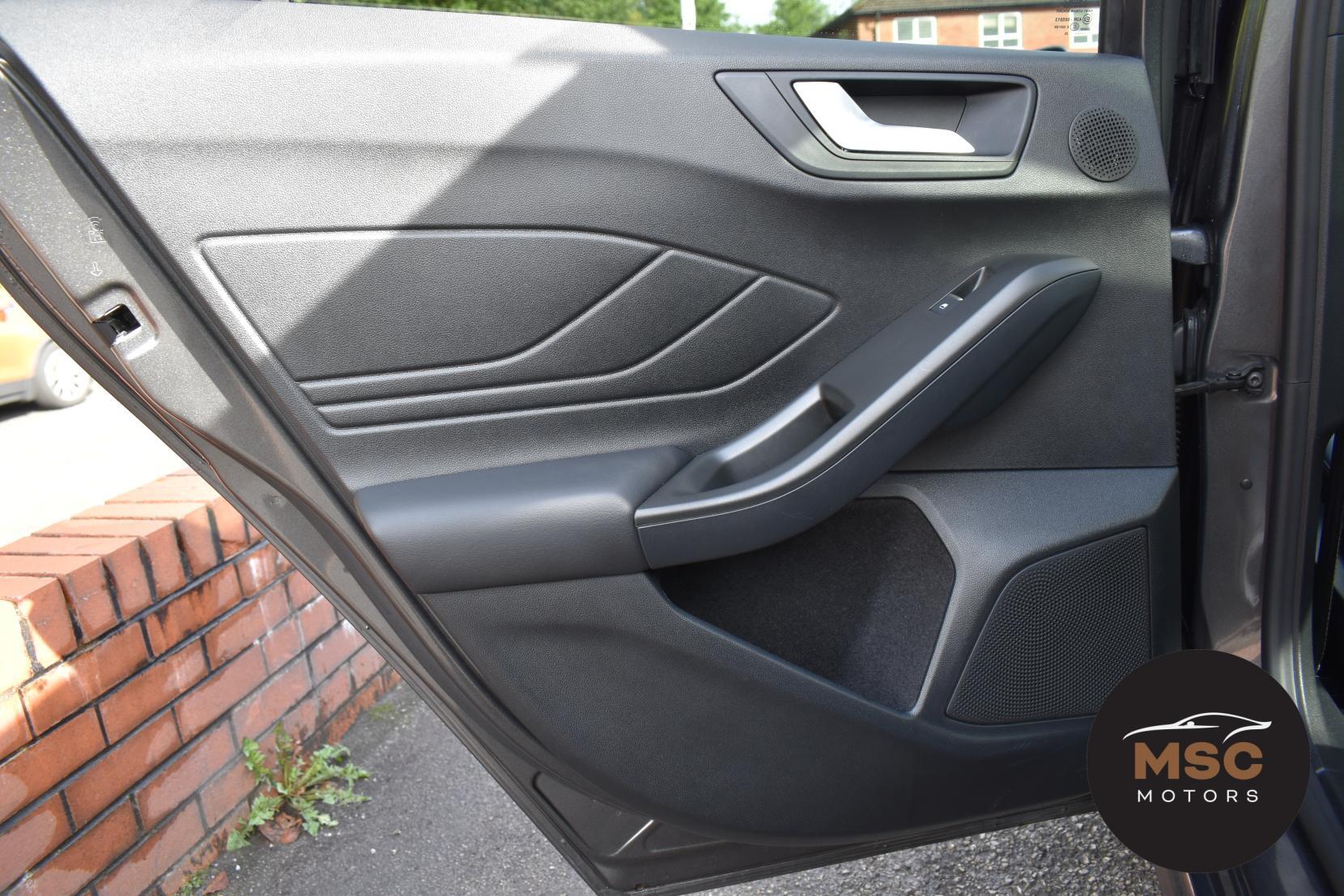 Ford Focus view 75