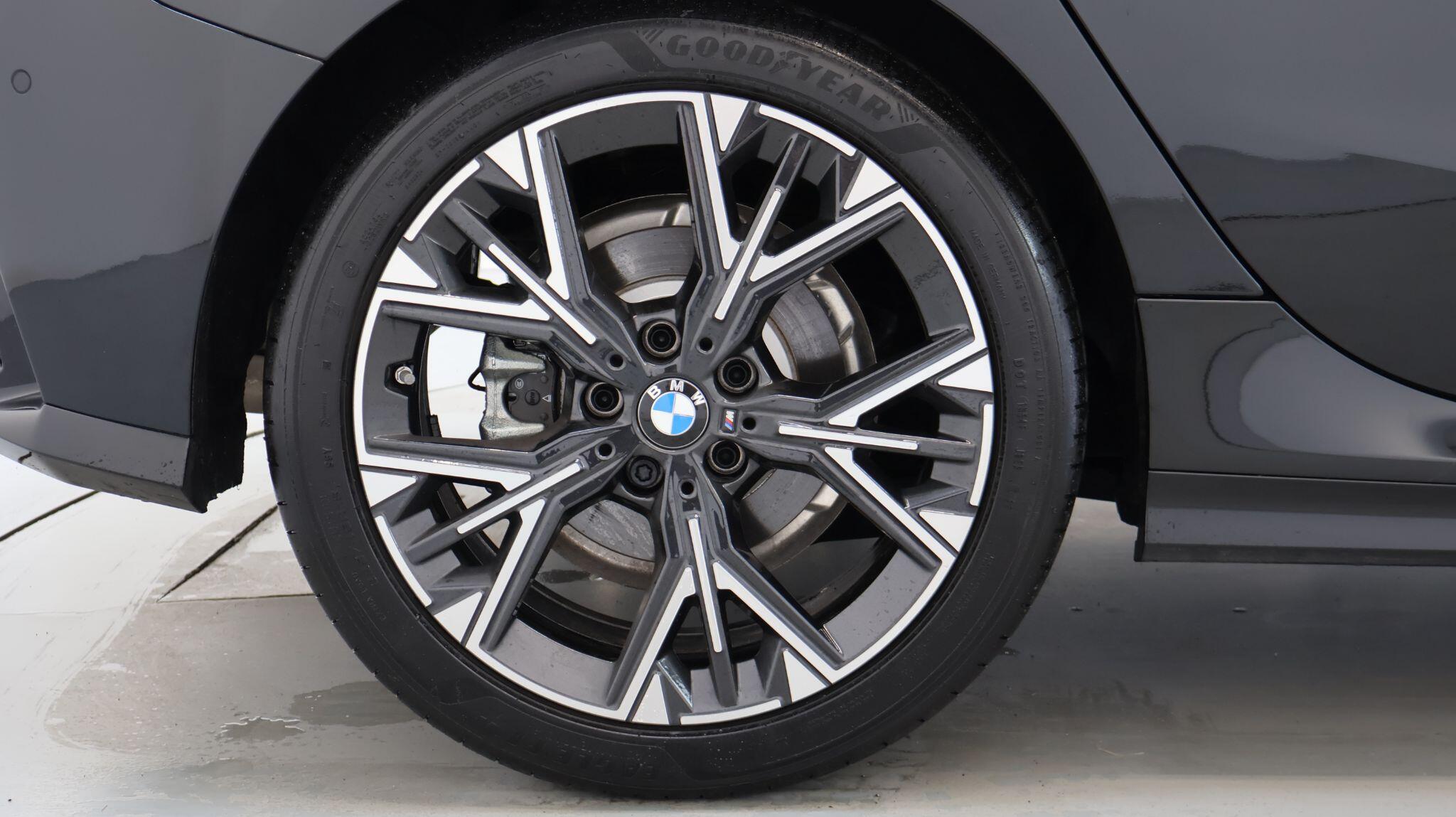 BMW 1 Series view 13