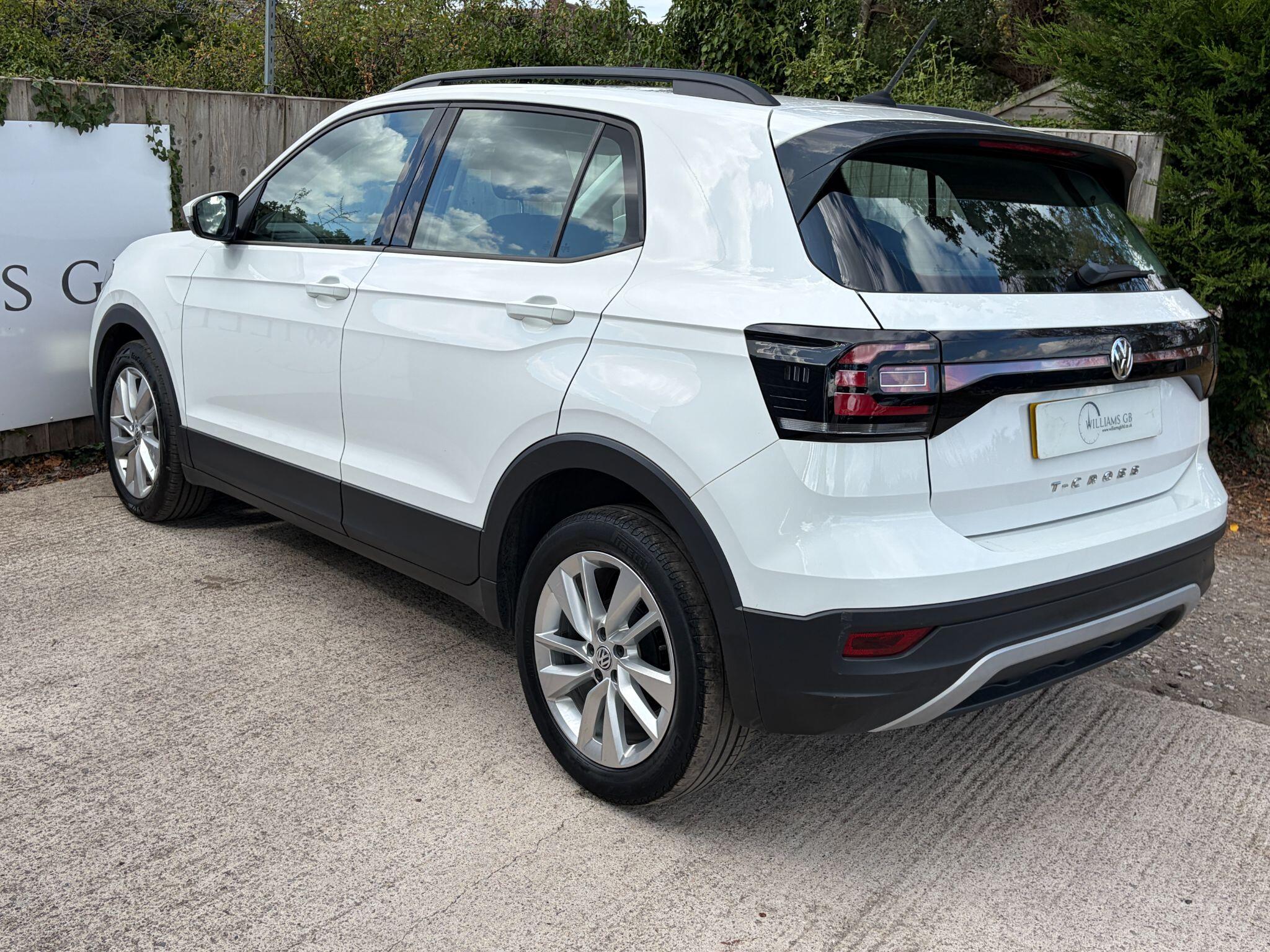 Volkswagen T-Cross view 6