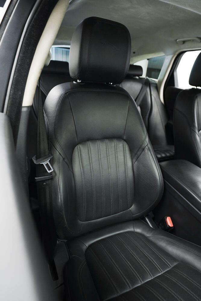 Jaguar XF view 13