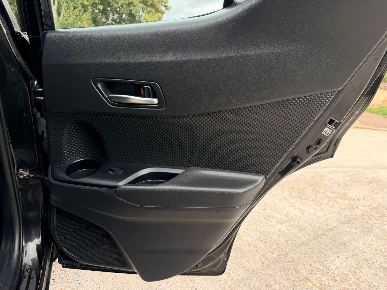 Toyota C-HR view 19