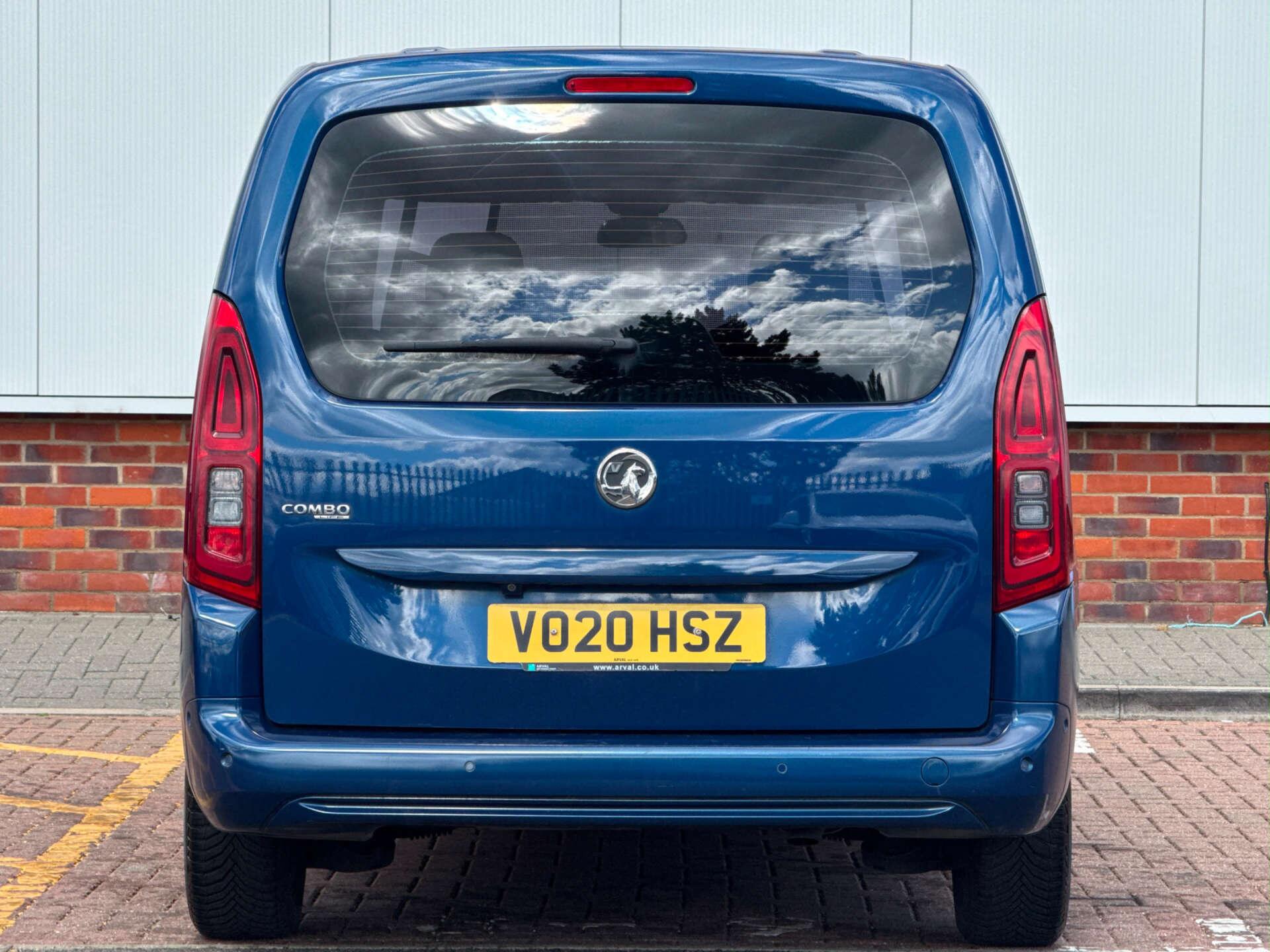 Vauxhall Combo Life view 11