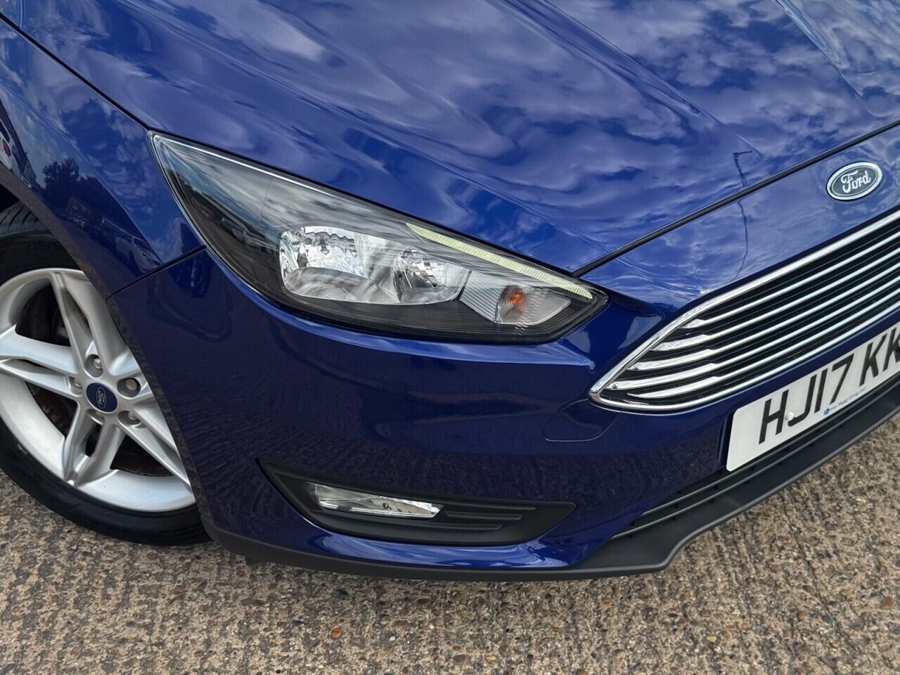 Ford Focus view 17