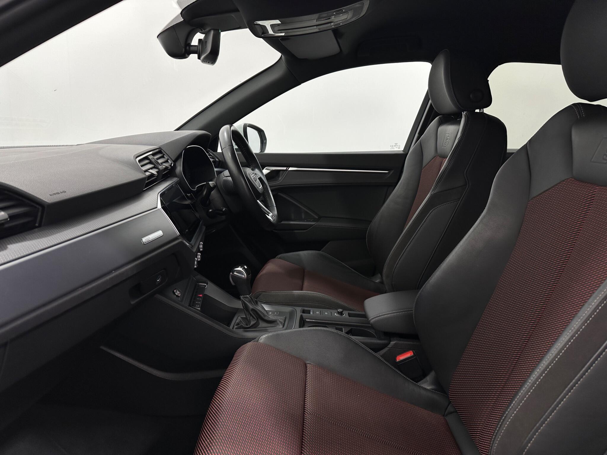 Audi Q3 view 34