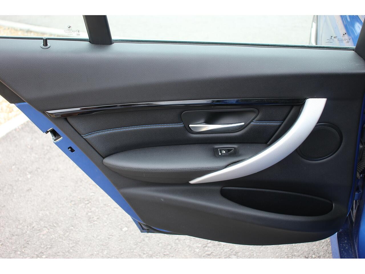 BMW 3 Series view 26