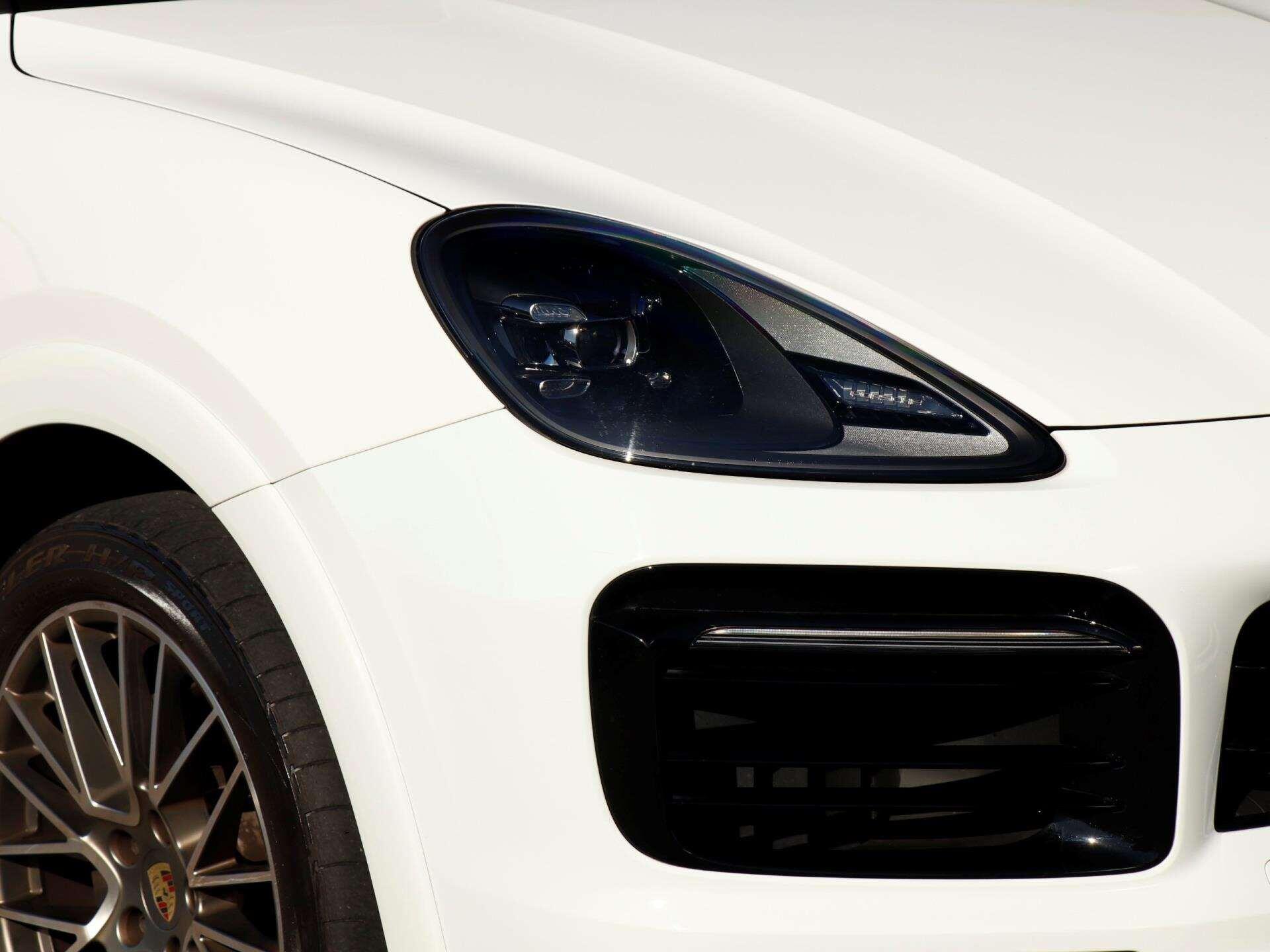 Porsche Cayenne view 36