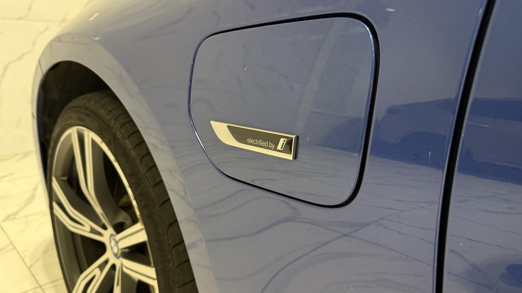 BMW 3 Series view 40