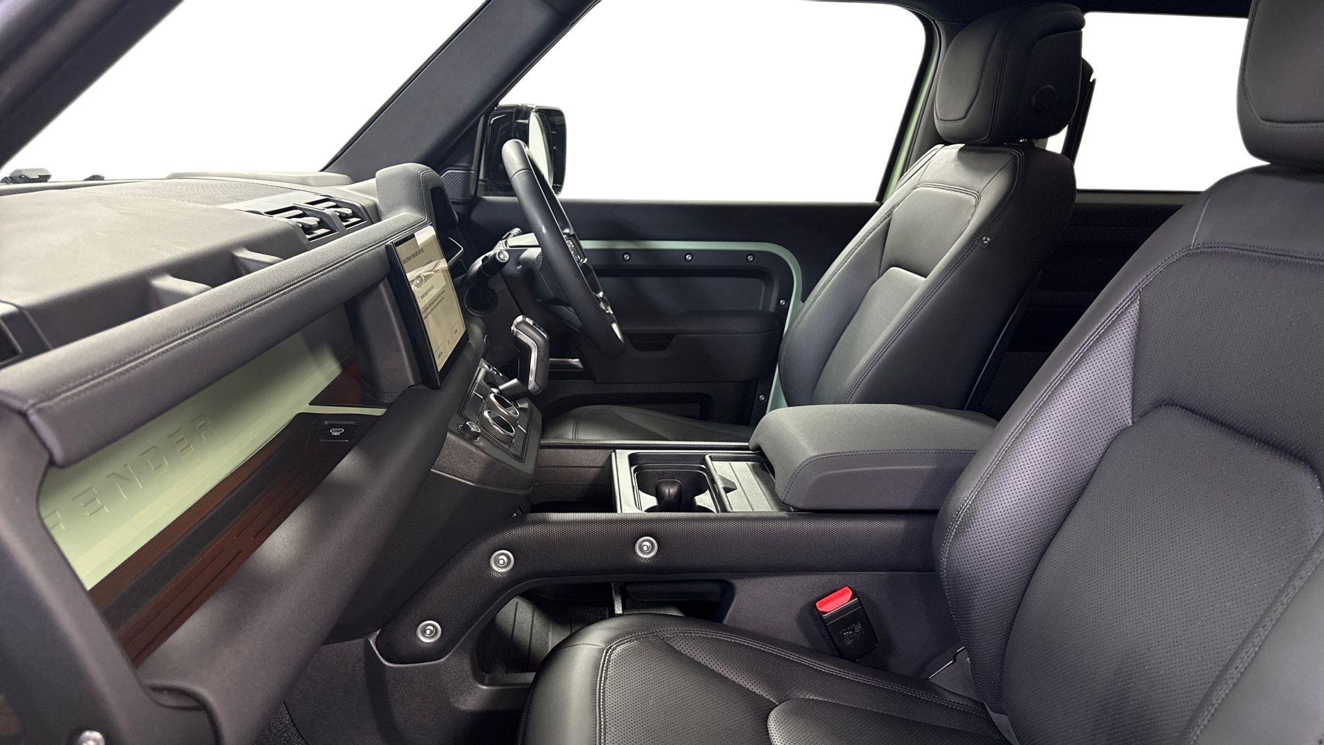 Land Rover Defender view 3