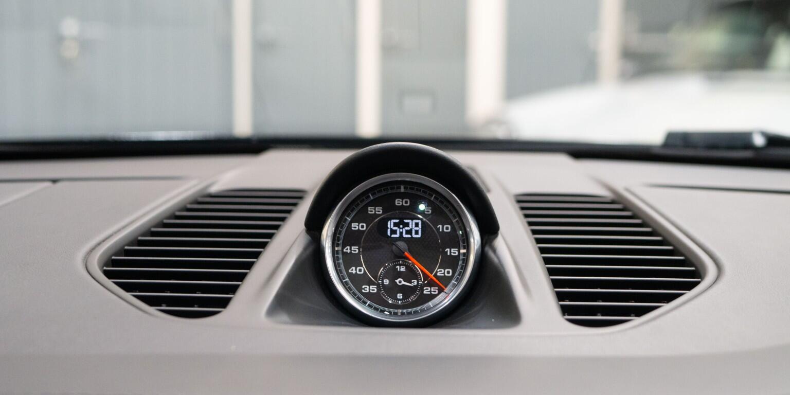 Porsche 911 view 41