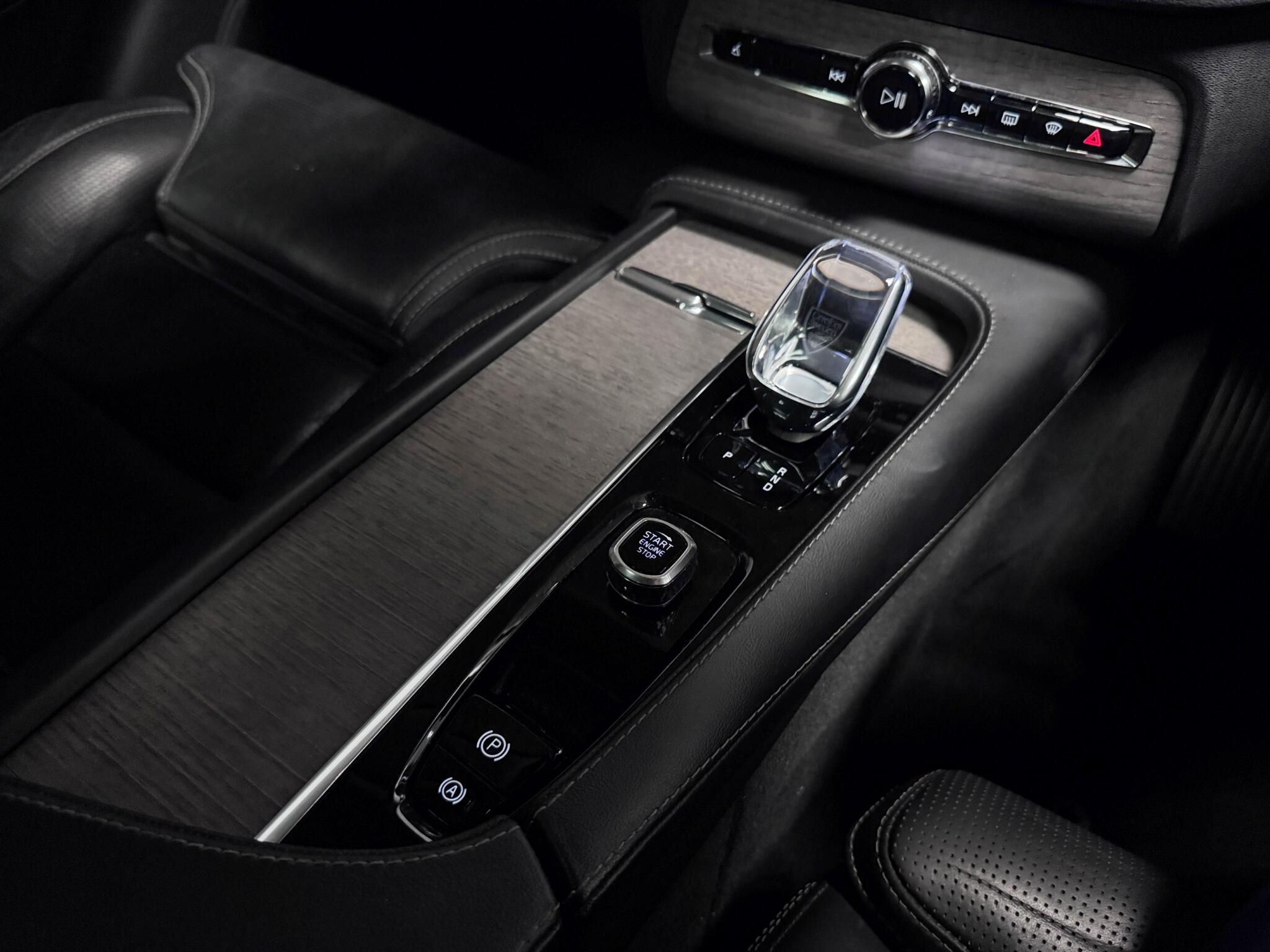 Volvo XC90 view 42
