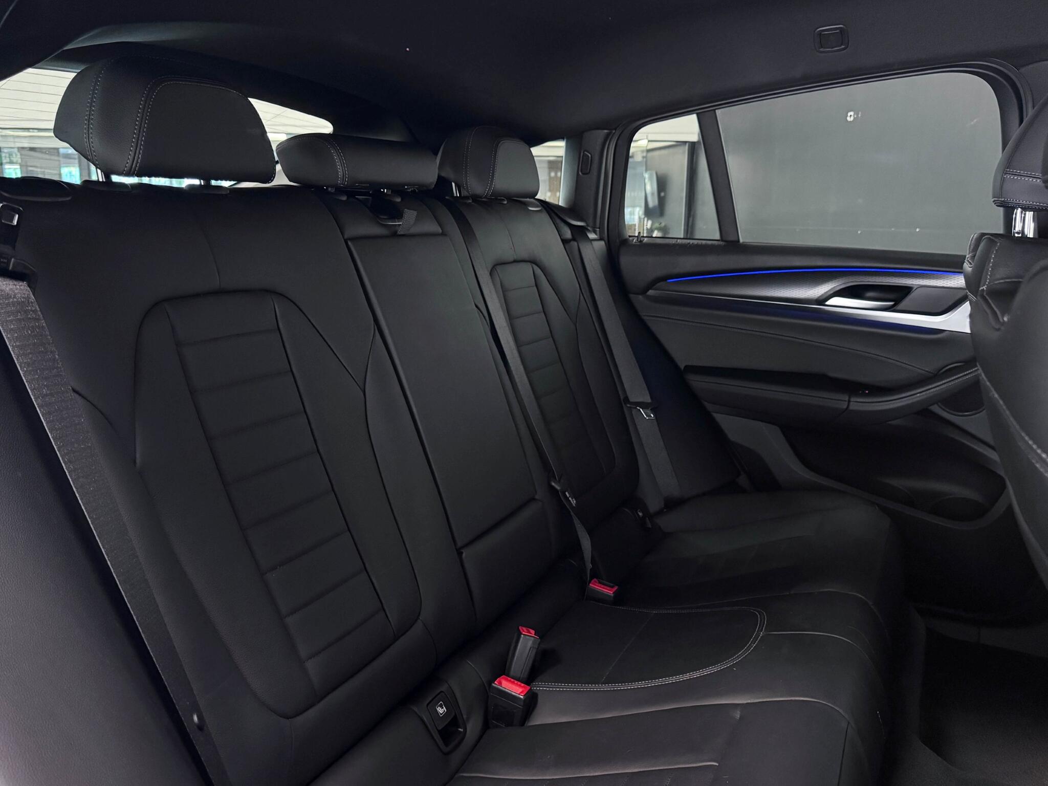 BMW X4 view 12