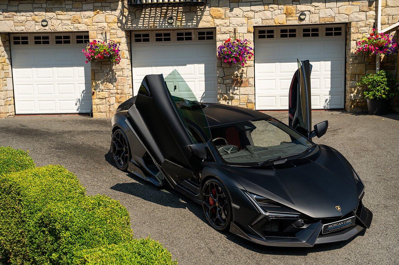 Lamborghini Revuelto view 111