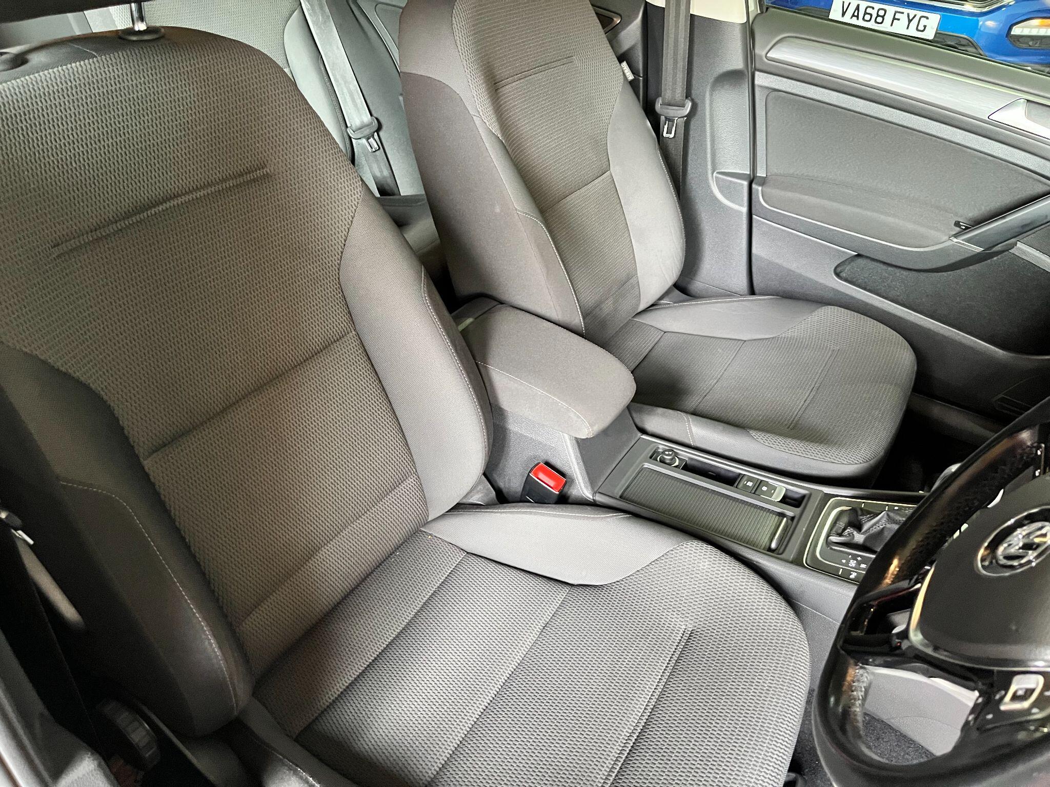 Volkswagen Golf view 43