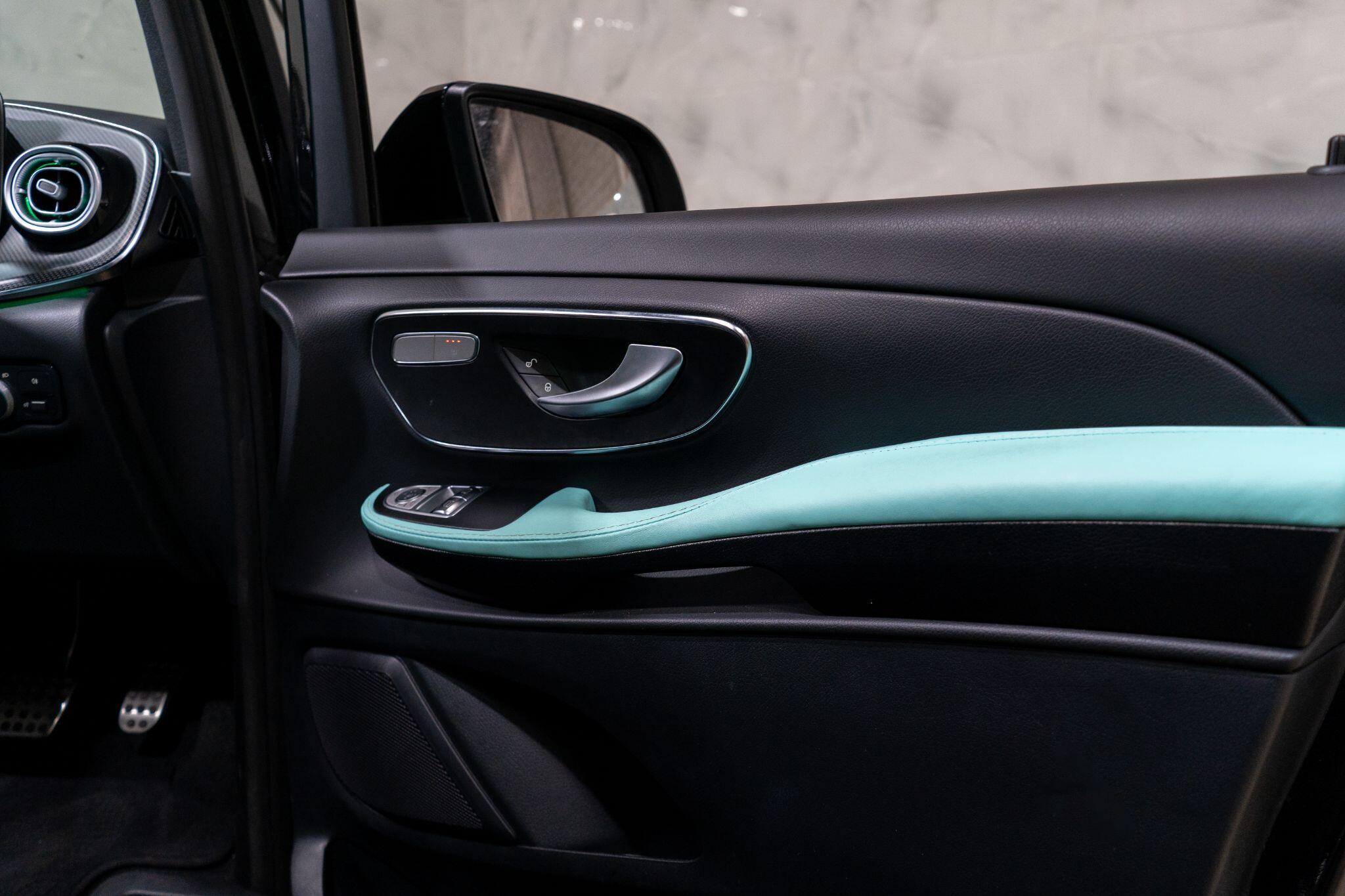 Mercedes-Benz V-Class view 36
