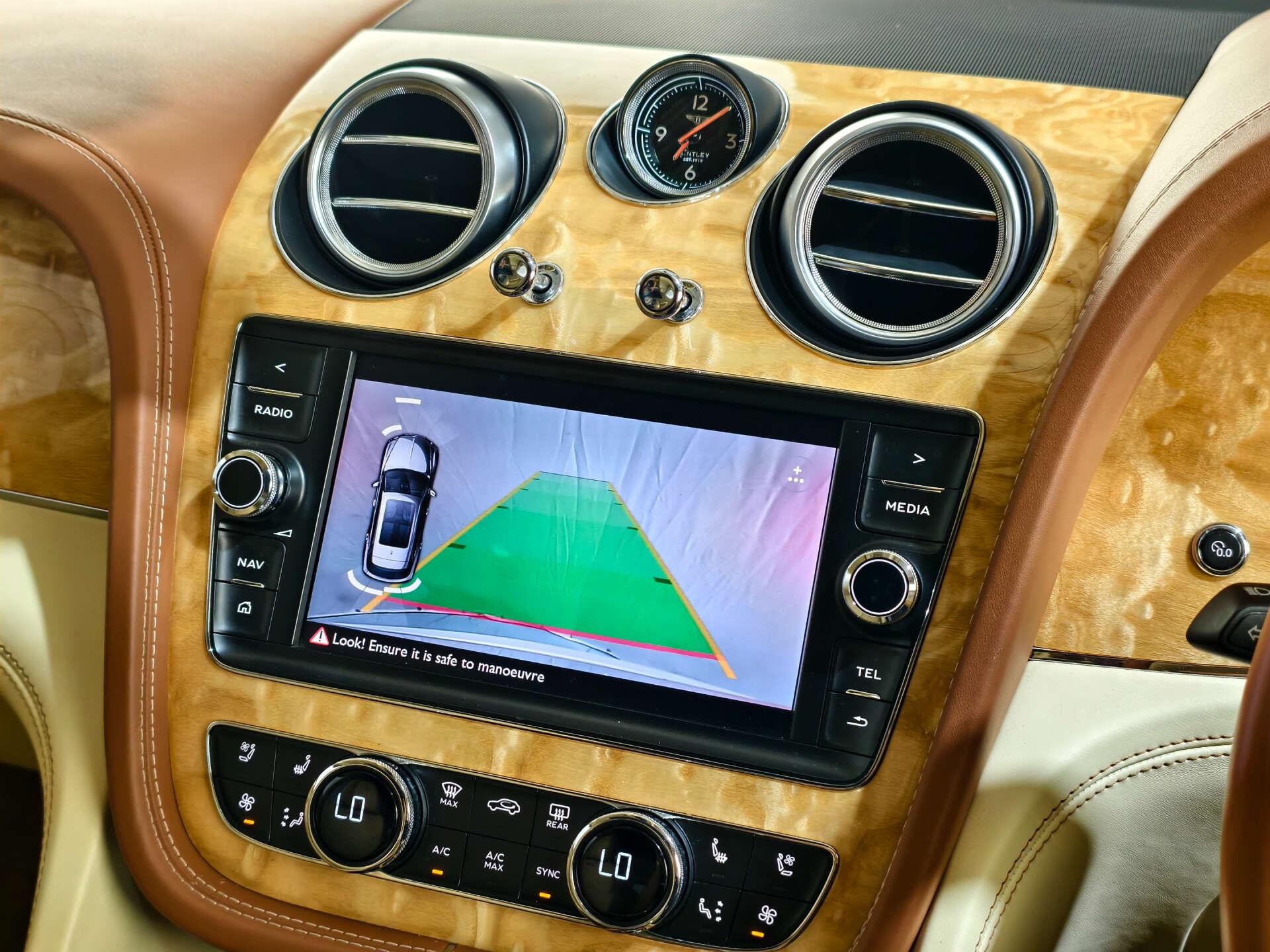 Bentley Bentayga view 55